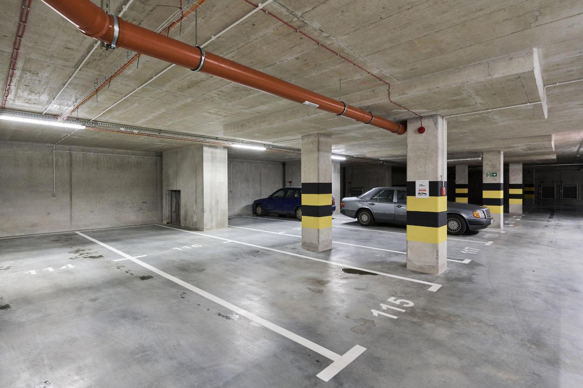 Prestige Gwiazdzista With Free Garage In By Renters Wrocław